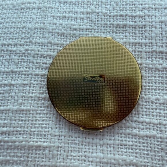 Vintage Stratton Compact England. Powder Compact. - Picture 2 of 3